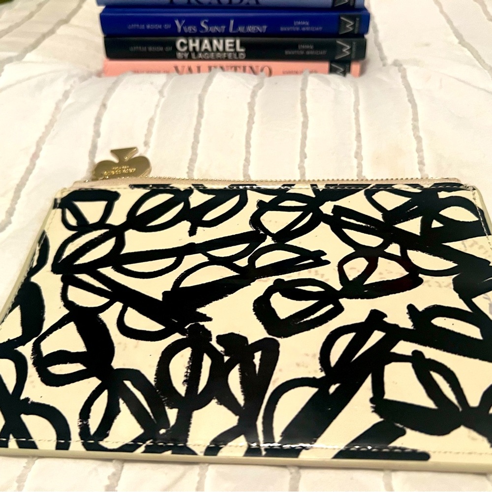 Kate Spade NWOT pouch with emerald green inside .